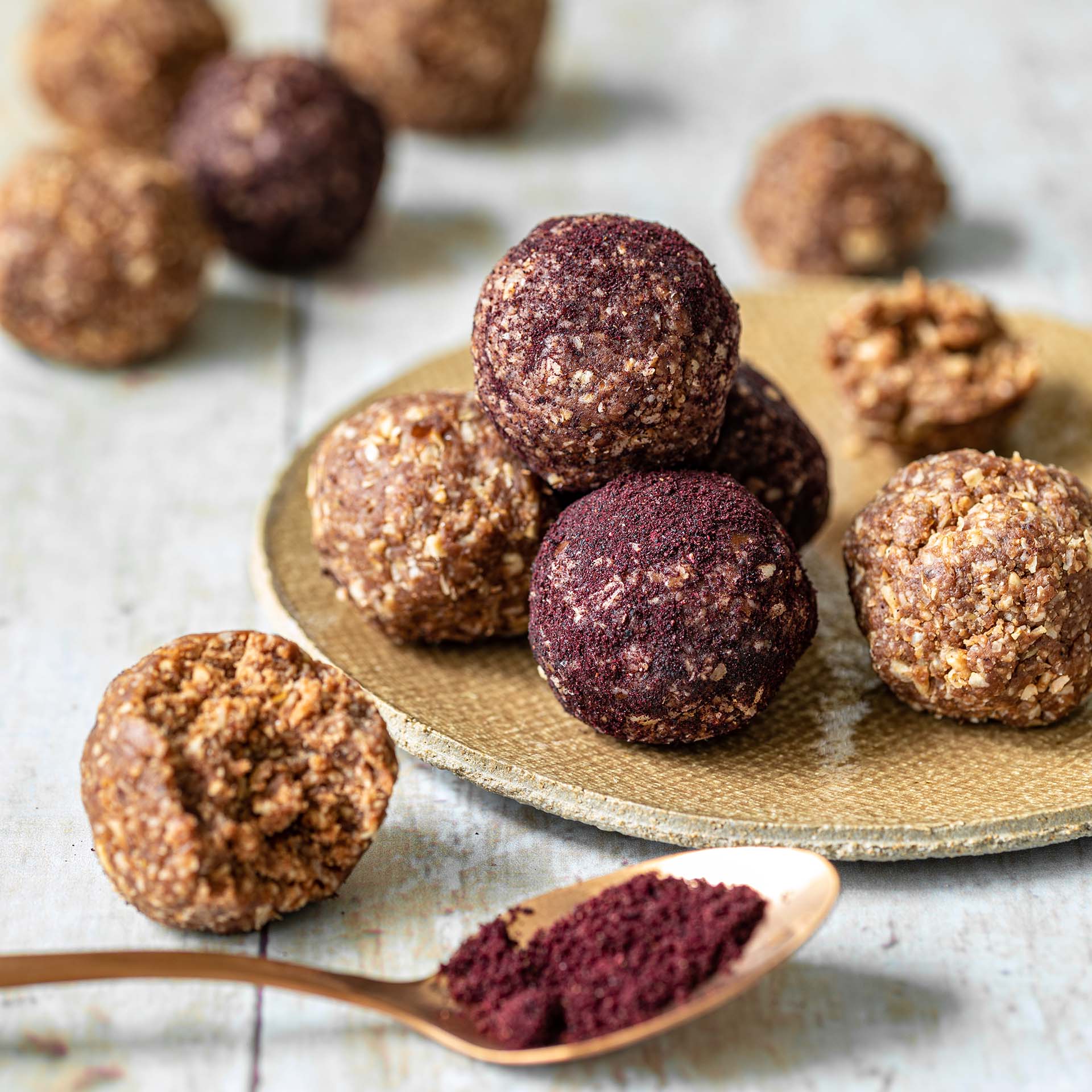 SteviaSweet | Chocolate and oat bliss balls (vegan)